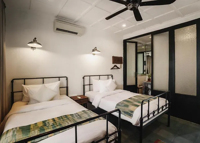 Hotel Brown Feather Batu Belig 3*