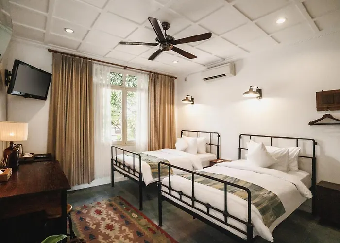 Hotel Brown Feather Batu Belig 3*