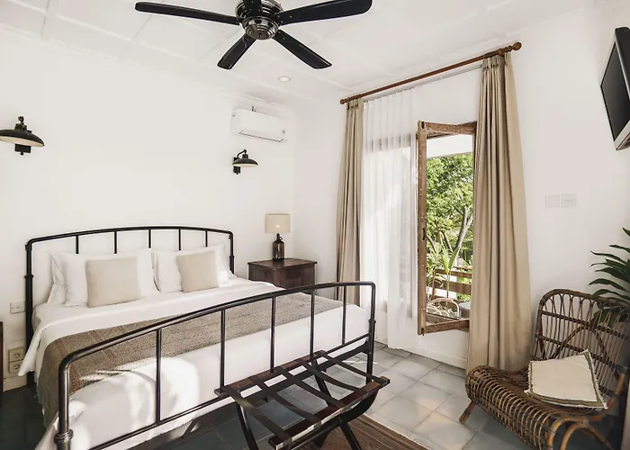 Hotel Brown Feather Batu Belig