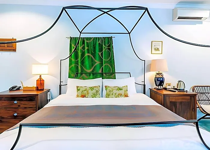 Hotel Brown Feather Batu Belig